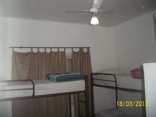Hotel Pousada Clínicas Valente : photo 4 de la chambre dortoir pour femmes 4 lits avec salle de bains intégrée