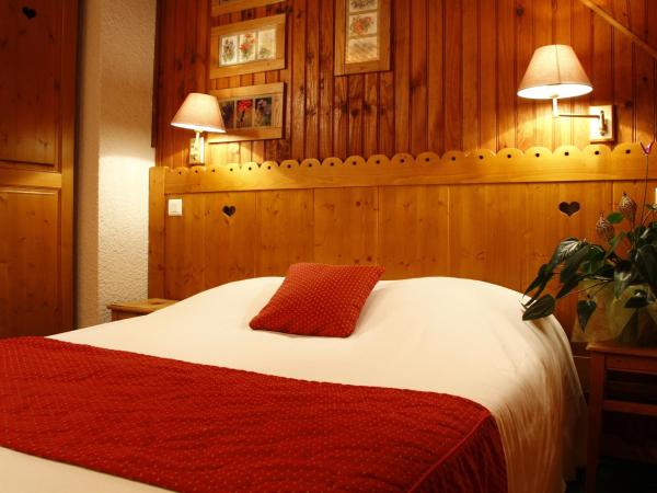 Hotel des Marquisats : photo 6 de la chambre chambre double standard - côté forêt