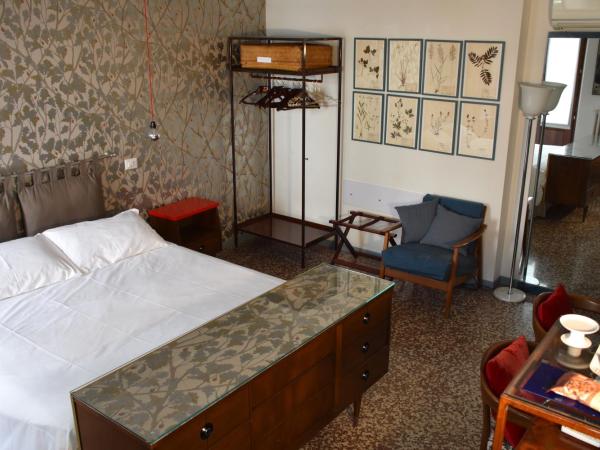 Ca' Monteggia Guest House : photo 9 de la chambre grande chambre double 