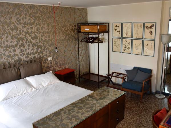 Ca' Monteggia Guest House : photo 7 de la chambre grande chambre double 