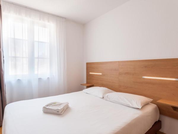 Residhotel Vieux Port : photo 2 de la chambre studio - vue partielle sur port