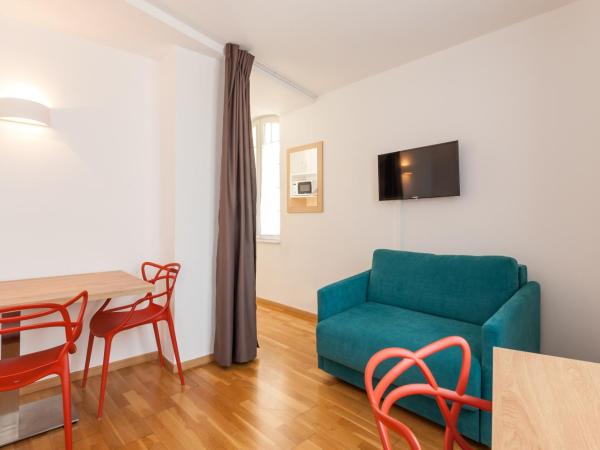 Residhotel Vieux Port : photo 7 de la chambre studio - vue partielle sur port