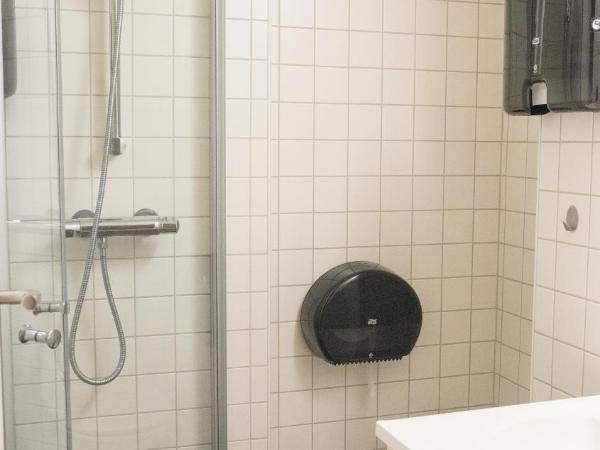 City Hostel Bergen : photo 5 de la chambre chambre double avec salle de bains privative