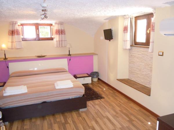 Solemare B&B - Apartments Alghero : photo 7 de la chambre chambre double avec salle de bains commune