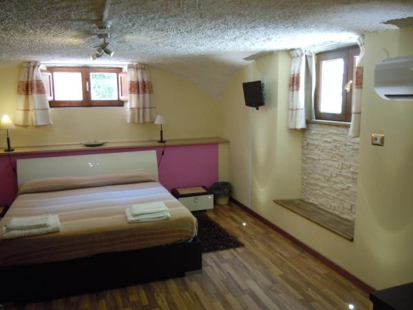 Solemare B&B - Apartments Alghero : photo 5 de la chambre chambre double avec salle de bains commune