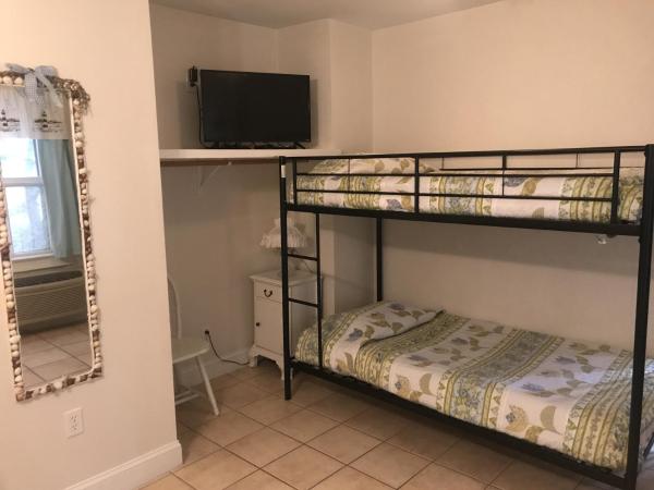 Angie's Guest Cottage : photo 2 de la chambre studio lit queen-size