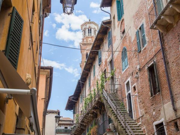 Corte Realdi Suites Piazza Erbe : photo 9 de la chambre grand appartement 1 chambre avec balcon