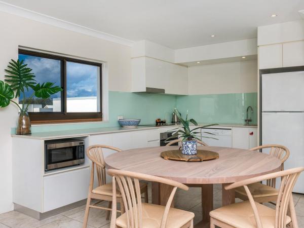 Bayview Beachfront Apartments, in town right on the beach : photo 8 de la chambre penthouse 2 chambres avec 2 salles de bains - vue sur océan