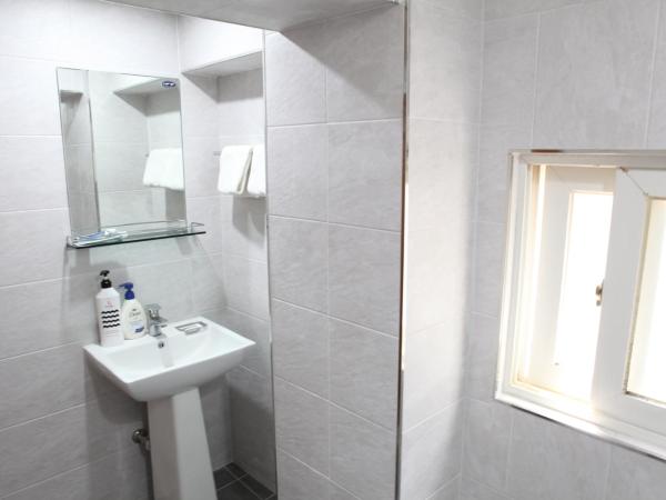 Charm Hotel : photo 9 de la chambre chambre double avec salle de bains privative