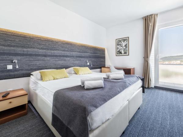 Hotel Punta : photo 9 de la chambre chambre double avec balcon - vue sur mer