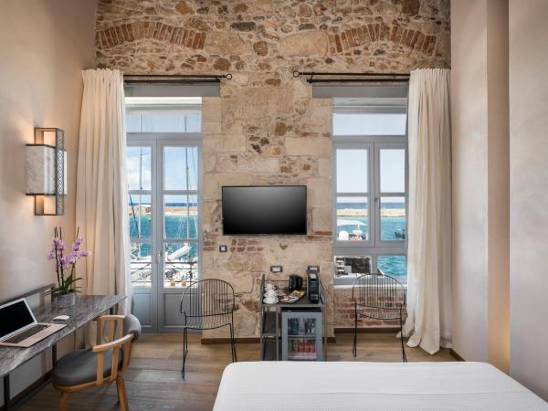 Ambassadors Residence Boutique Hotel : photo 2 de la chambre chambre double deluxe de 26 m² avec baignoire spa et balcon - vue directe sur mer