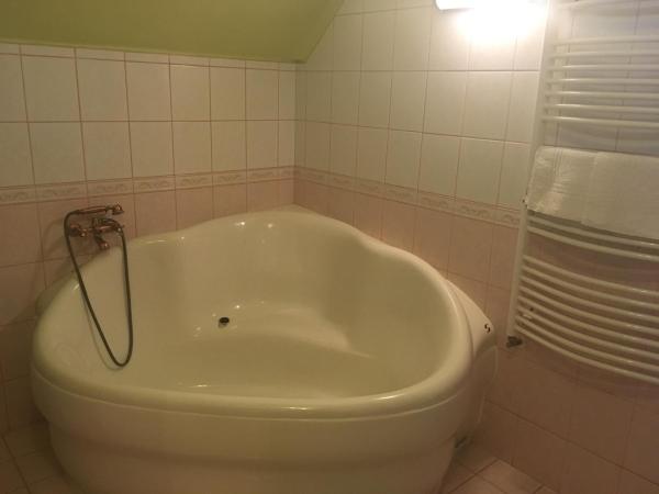 Nora Ház Hajdúszoboszló : photo 8 de la chambre chambre triple basique