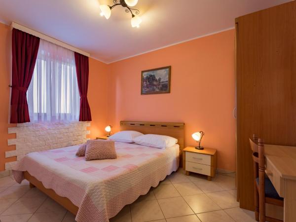 Hotel Aurora : photo 8 de la chambre suite 2 chambres avec balcon