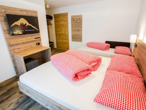 Piz Ot : photo 1 de la chambre grande chambre double