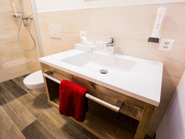 Piz Ot : photo 6 de la chambre chambre double deluxe avec balcon