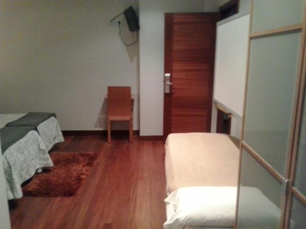 Hostal San Sebastian Centro : photo 6 de la chambre chambre triple