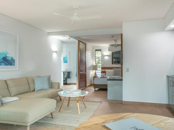 Port Douglas Peninsula Boutique Hotel - Adults Only Haven : photo 4 de la chambre superior suite with sea view - free wifi & parking