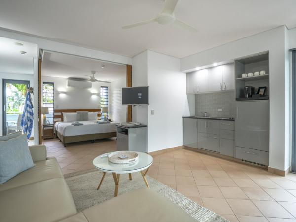 Port Douglas Peninsula Boutique Hotel - Adults Only Haven : photo 1 de la chambre superior suite with sea view - free wifi & parking