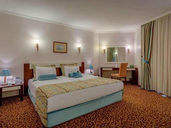 Best Western Plus Khan Hotel : photo 1 de la chambre suite lit king-size