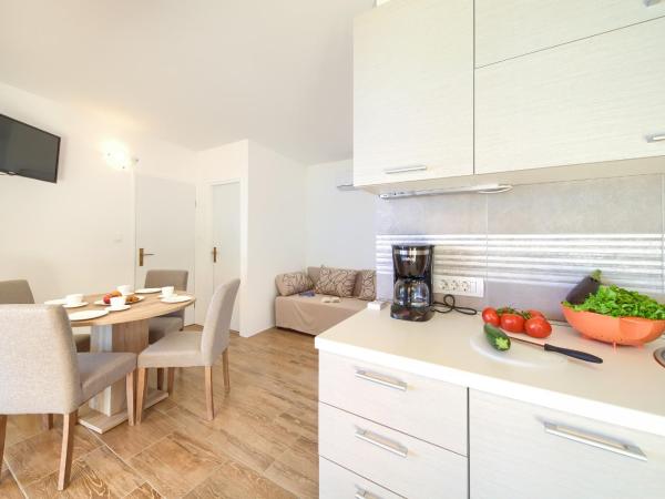 Camping Glavotok : photo 10 de la chambre villa with  terrace and sea view