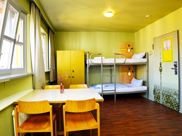 Amstel House Hostel : photo 2 de la chambre chambre lits jumeaux avec salle de bains commune