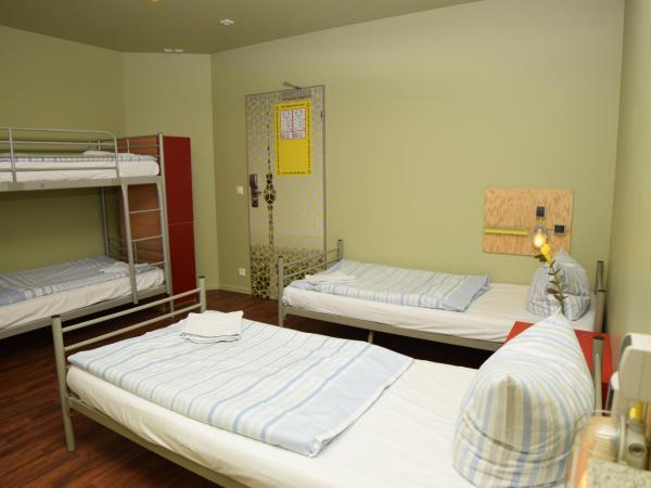 Amstel House Hostel : photo 3 de la chambre chambre quadruple avec salle de bains