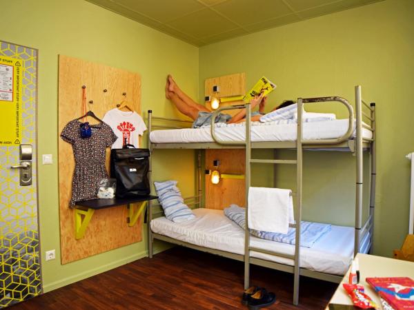 Amstel House Hostel : photo 3 de la chambre chambre lits jumeaux avec salle de bains commune