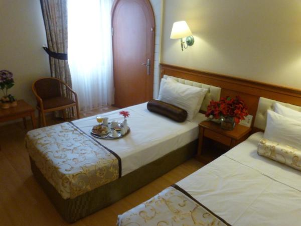 Prestige Hotel Old City : photo 3 de la chambre chambre familiale communicante
