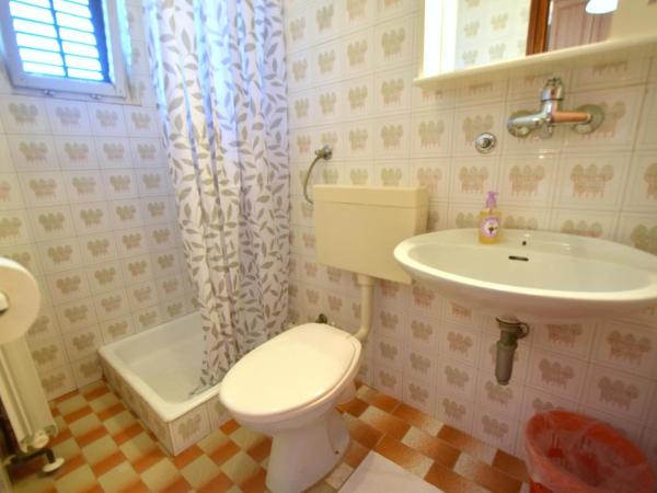 Guest House Keti : photo 5 de la chambre chambre lits jumeaux/double