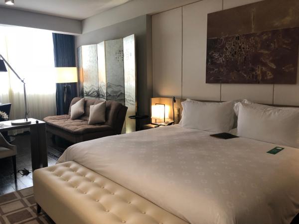 Golden Tulip Bund New Asia (The Former Jinjiang Metropolo Hotel Classiq Shanghai,Rock Bund) : photo 2 de la chambre suite supérieure lit king-size