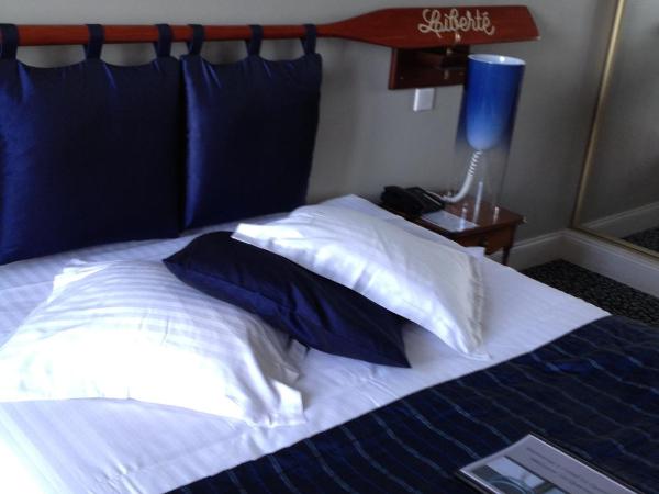 Le Querrien : photo 4 de la chambre chambre en duplex (4 personnes) - vue sur mer