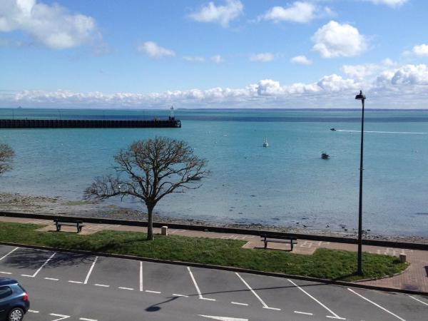 Le Querrien : photo 9 de la chambre chambre en duplex (4 personnes) - vue sur mer