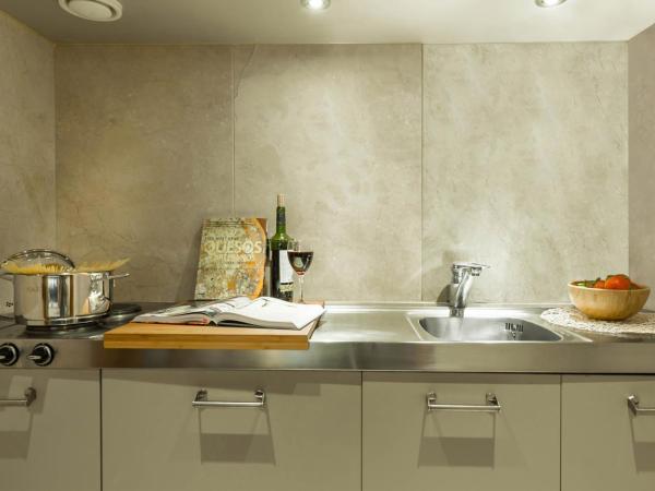 Aparthotel Mariano Cubi Barcelona : photo 2 de la chambre appartement triple