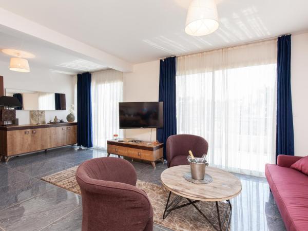 Résidence d'Azur Riou : photo 2 de la chambre appartement en duplex