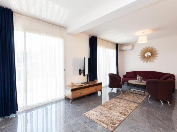Résidence d'Azur Riou : photo 3 de la chambre appartement en duplex