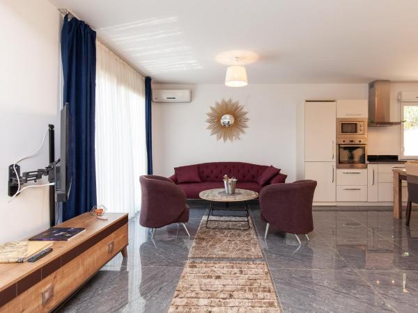 Résidence d'Azur Riou : photo 1 de la chambre appartement en duplex