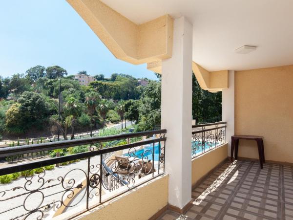Résidence d'Azur Riou : photo 3 de la chambre appartement - vue sur piscine 