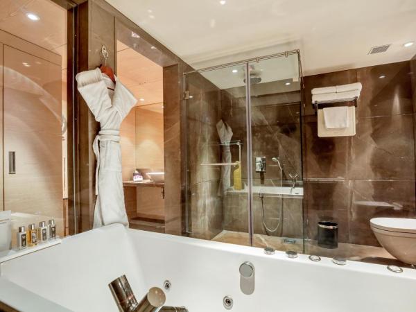 Hotel Sahara Star : photo 1 de la chambre suite lit king-size neptune avec baignoire - vue sur ville (non-fumeurs)