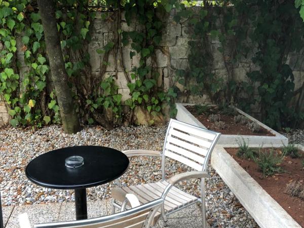 Hotel Jadran : photo 1 de la chambre chambre lits jumeaux avec terrasse