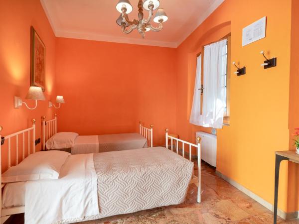 Hostel Archi Rossi : photo 2 de la chambre chambre lits jumeaux avec salle de bains