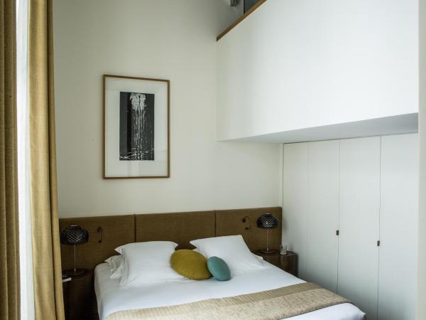 Hotel Marignan Champs-Elysées : photo 2 de la chambre chambre double deluxe