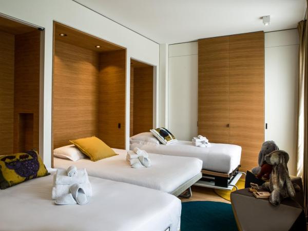 Hotel Marignan Champs-Elysées : photo 3 de la chambre suite famille et amis