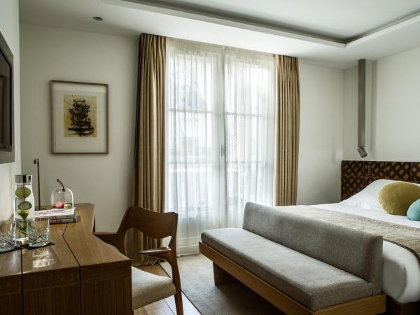 Hotel Marignan Champs-Elysées : photo 2 de la chambre chambre double de luxe tour eiffel