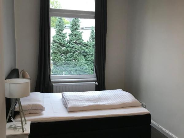 Hotel Fame am Hauptbahnhof : photo 6 de la chambre chambre simple avec salle de bains privative