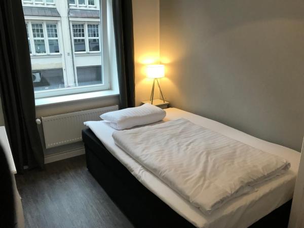 Hotel Fame am Hauptbahnhof : photo 2 de la chambre chambre simple avec salle de bains commune