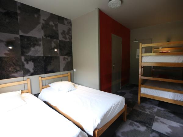 Gîte-Hôtel Le P'tit Cham : photo 1 de la chambre chambre quadruple standard