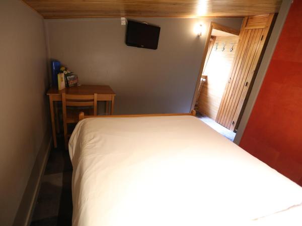 Gîte-Hôtel Le P'tit Cham : photo 2 de la chambre chambre double Économique