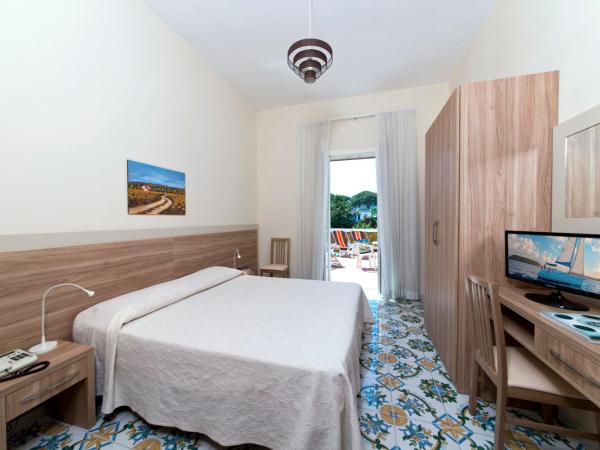 Hotel Casa Di Meglio : photo 2 de la chambre chambre double avec terrasse