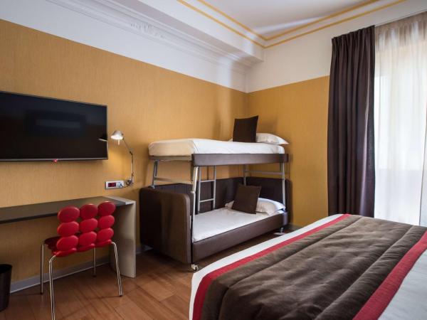 Best Western Plus City Hotel : photo 6 de la chambre chambre lit king-size familiale avec lits superposés