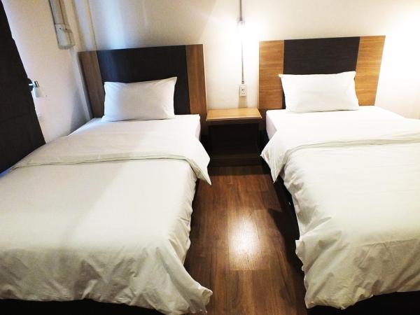 09 Hostel : photo 1 de la chambre chambre lits jumeaux avec salle de bains privative